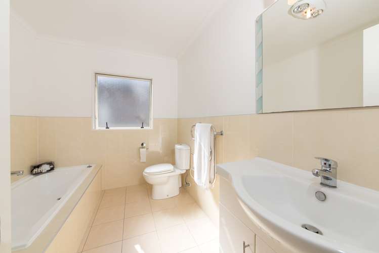 73 Mandival Avenue Flat Bush_17