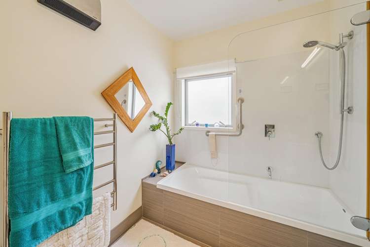 80 Saddleback Grove Karori_19