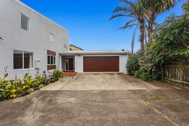 5 bedroom, 2 bathroom home in Coastlands