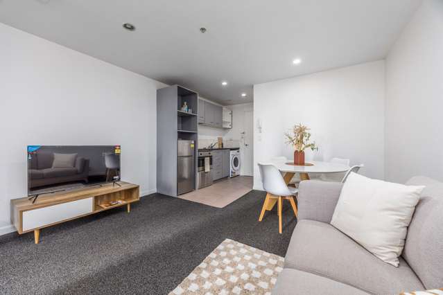 Sun-Filled 1-Bedroom Apartment - Level 12