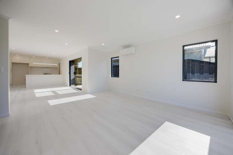 19 Whites Way_4