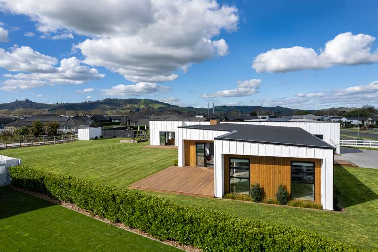 16 Alan Livingston Drive Cambridge_24