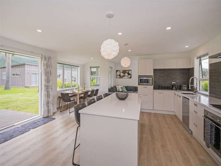 18 Sanctuary Cove Pauanui_6