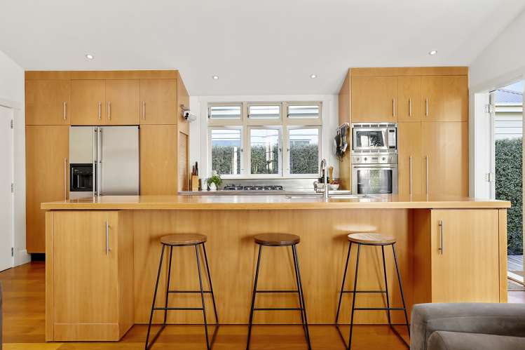 20 Ascot Avenue Narrow Neck_5