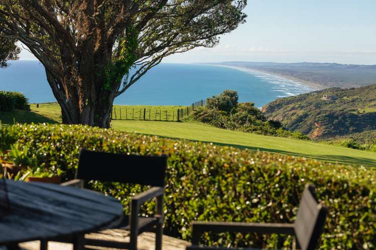 216 Constable Road Muriwai Beach_10