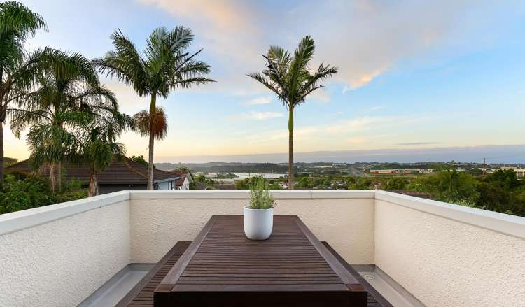 1/142 Sunset Road Unsworth Heights_1