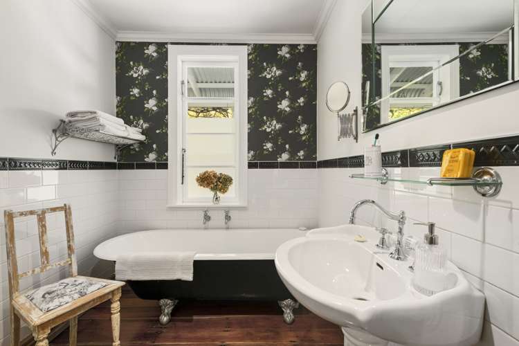 2 Barton Road Heretaunga_24