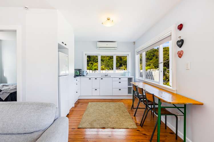 18 Foster Avenue Huia_5