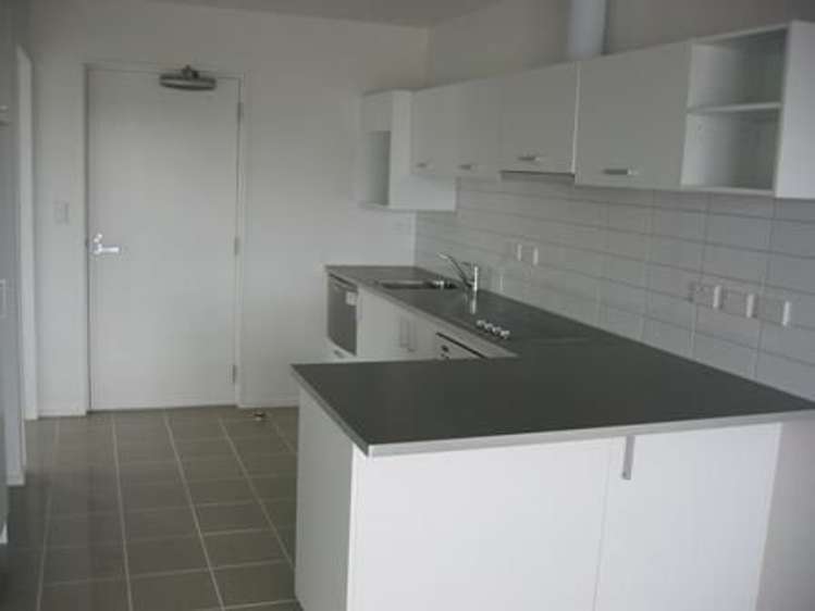 E9/60 Masons Road Oteha_7