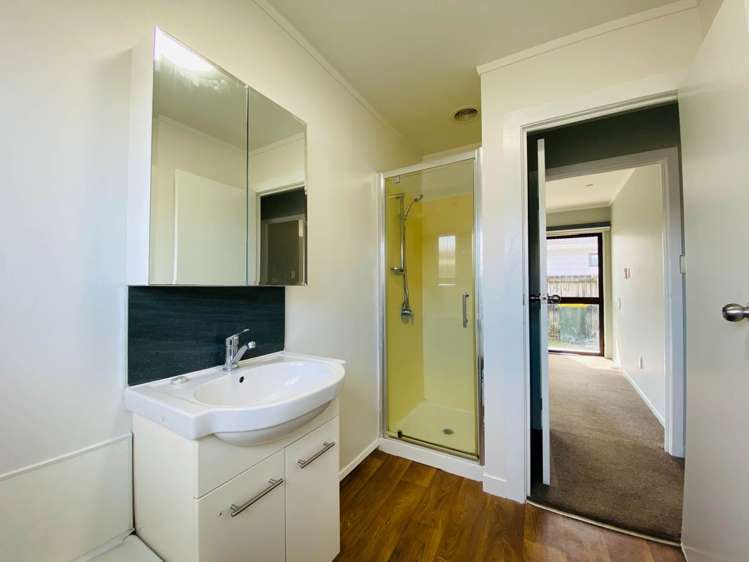 1/11 Kennington Drive Clendon Park_7