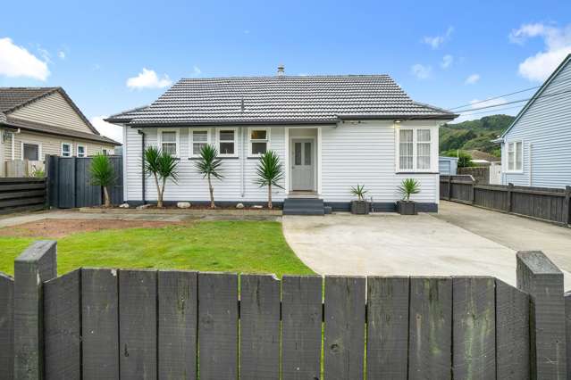3 bedroom house with carpark