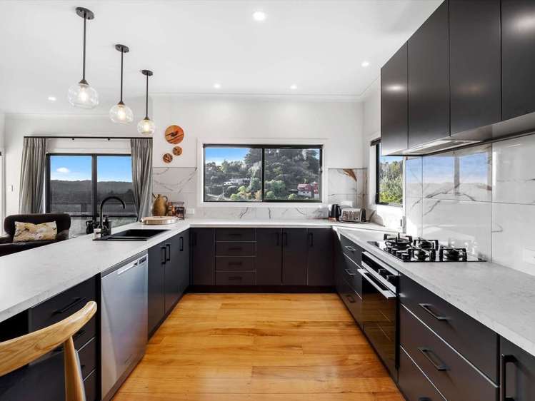 1 Shakespeare Road Bastia Hill_2