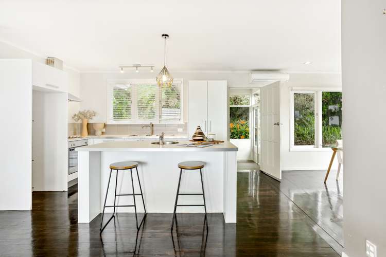 1 Huia Road Titirangi_7