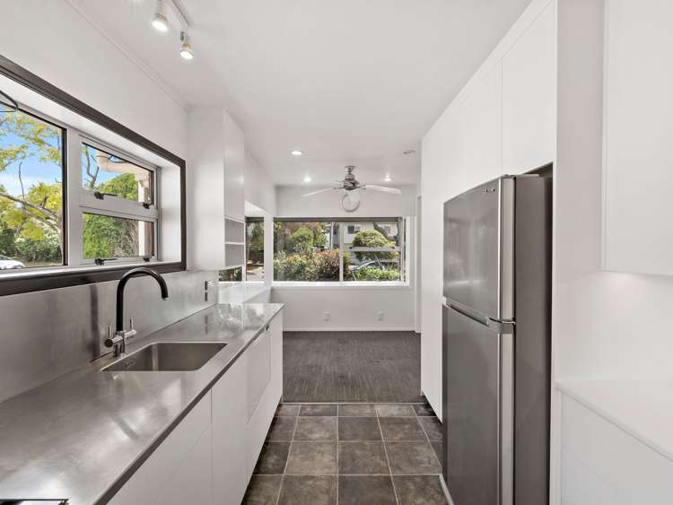 6 Yorkton Rise Mangere Bridge_8