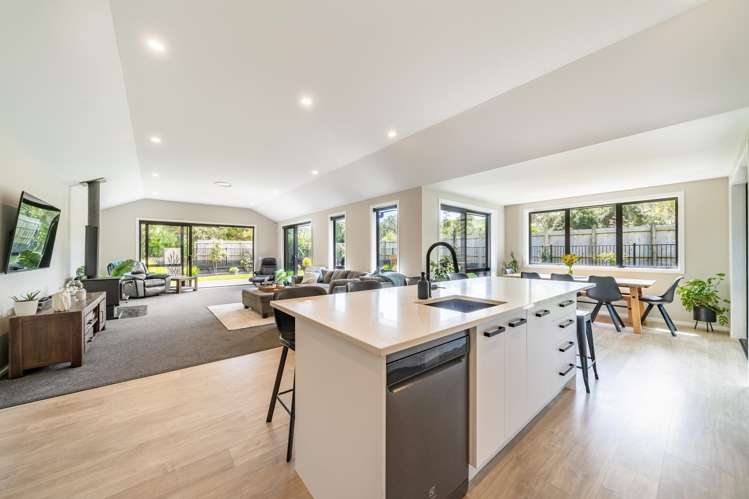 355 Grays Road Pāuatahanui_4