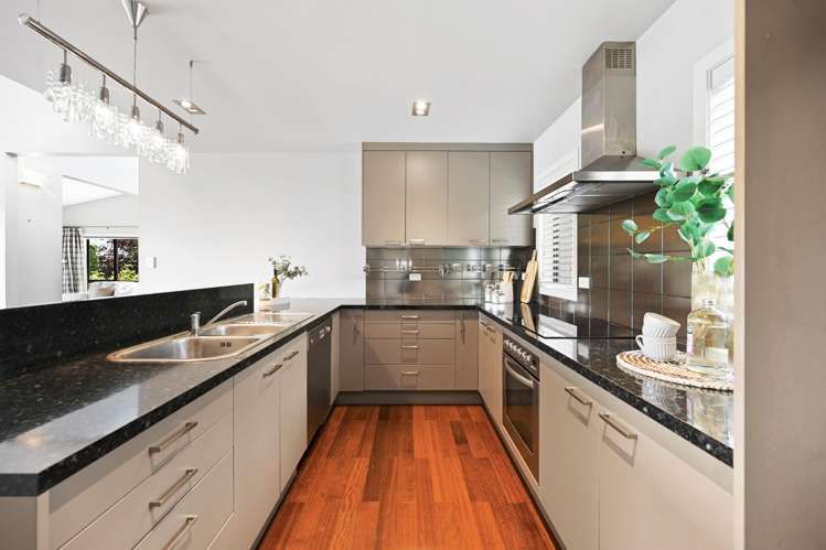 10 Farleigh Close Huntington_8