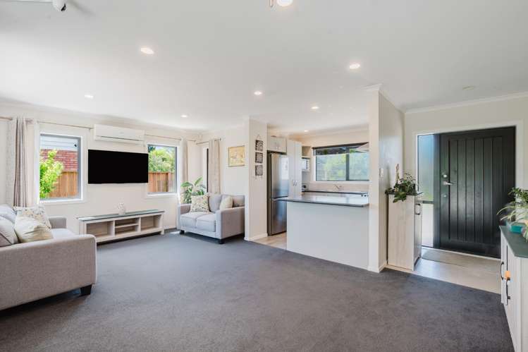 3/65 Knighton Road Hillcrest_1