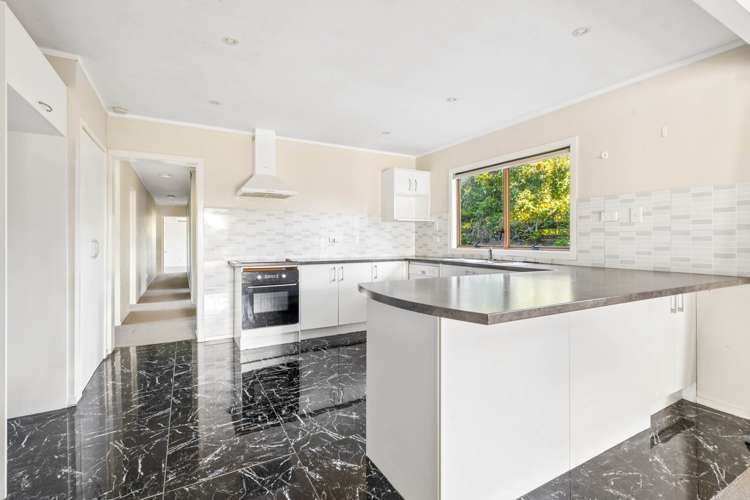 63 Ray Small Drive Papakura_14