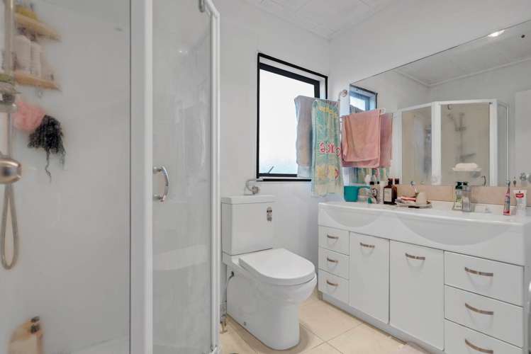 13 Gosford Drive Botany Downs_9