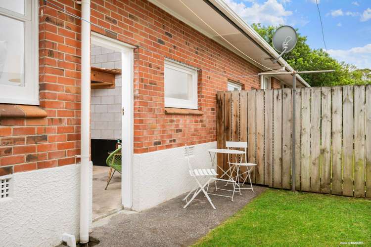 2/2b Dowling Place Pakuranga_16