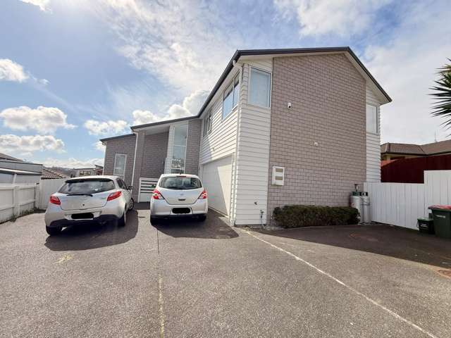 Spacious 4-Bedroom Family Home in Ranui