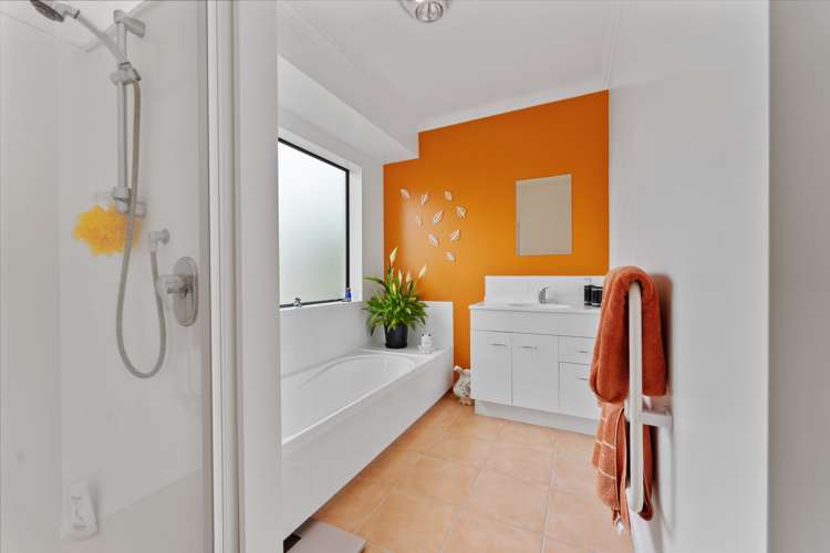 8 Brookside Close Highbury_18