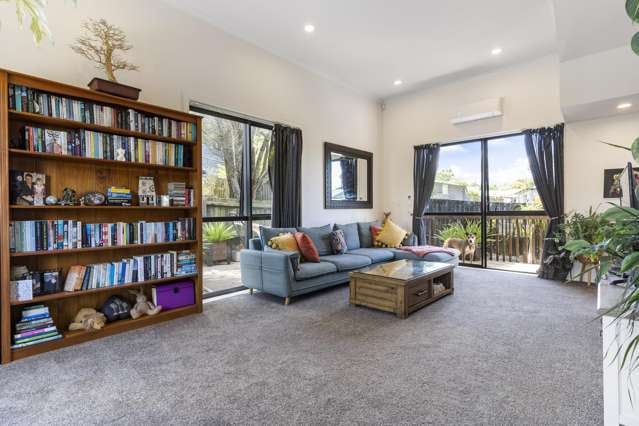 8/2 Swan Hill Drive Glen Eden_1