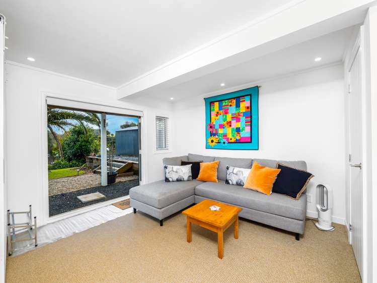 3 Lichen Grove Russell_17