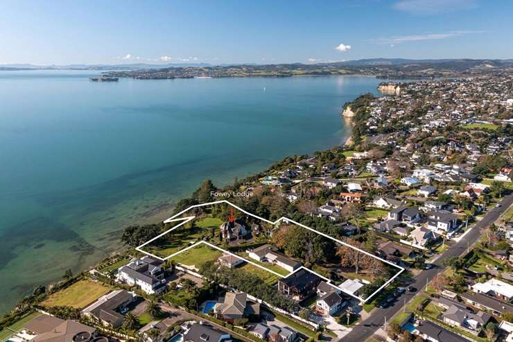 The 1930s neo-Georgian estate at 215 Bleakhouse Bay Road, in Mellons Bay, Auckland, has a 2021 CV of <img3.425m.  Photo / Supplied