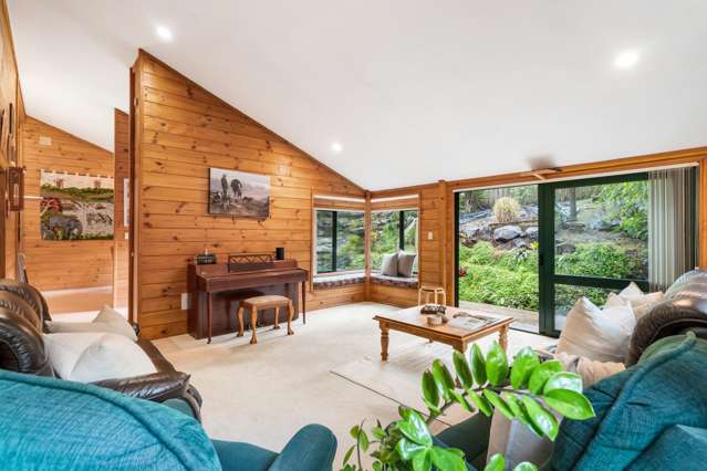 FREEHOLD GEM, SPACE, SUN & SEAMLESS LIVING