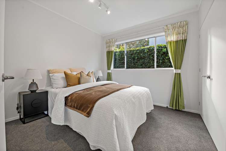 16 Burford Place Mellons Bay_33