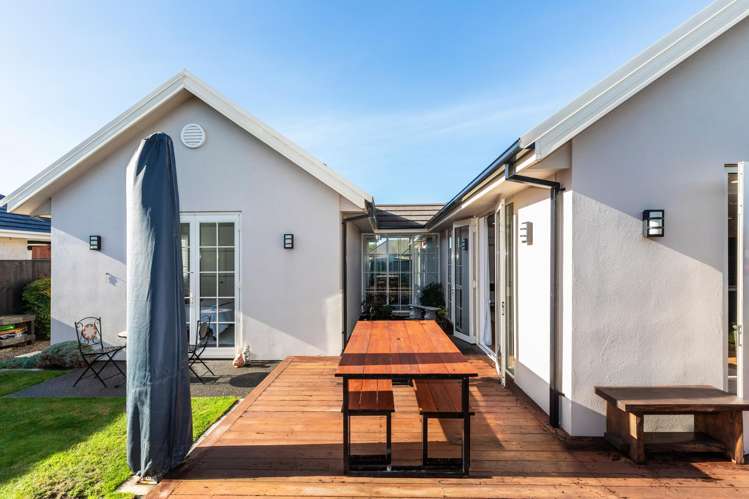 2 Applefield Court Northwood_29