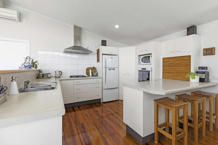 3 Tirowhanga Road Paremata_3