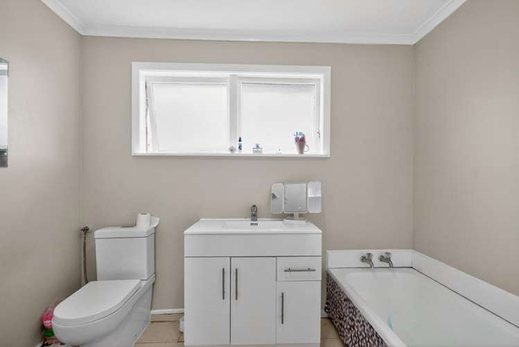 1 Isabel Grove Wainuiomata_8