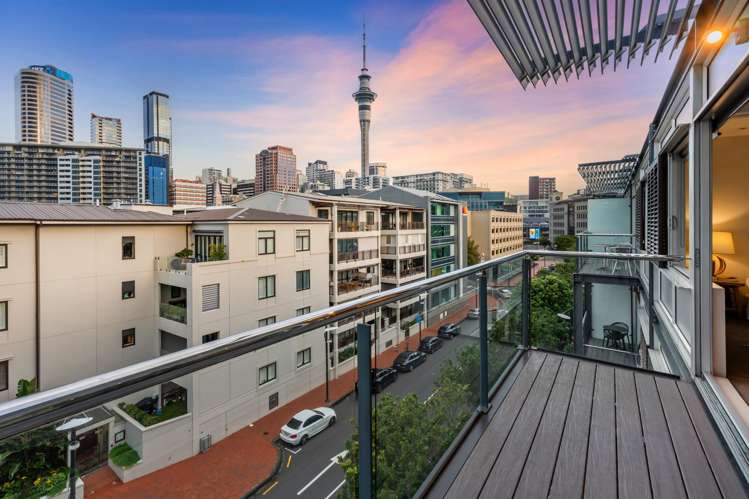 512ad/125 Customs Street West_4
