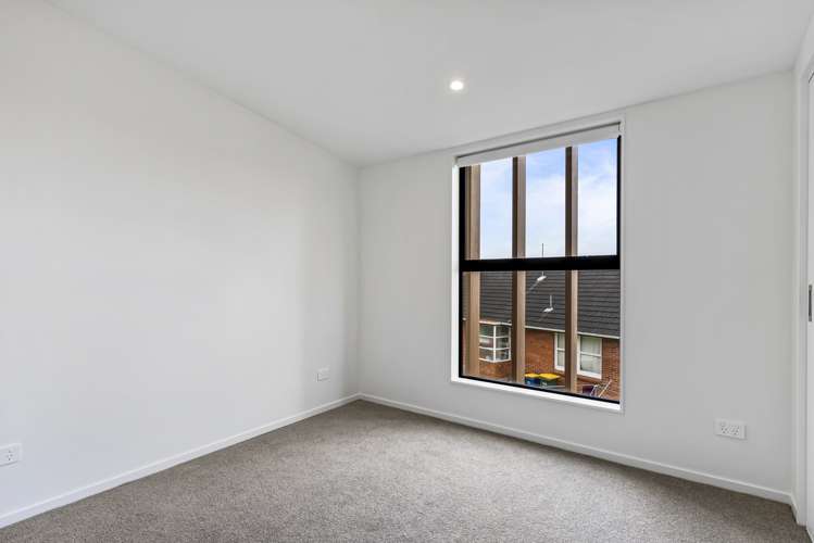 10/82 East Coast Road Milford_11