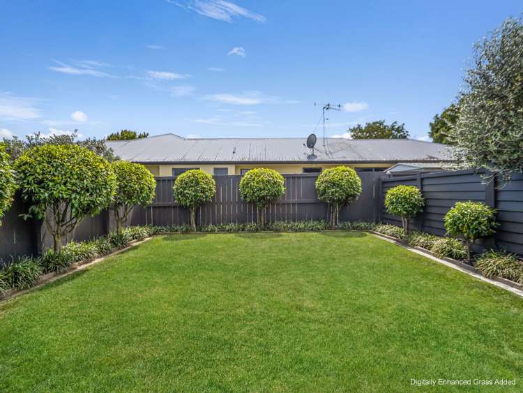 8 Farleigh Close Huntington_30