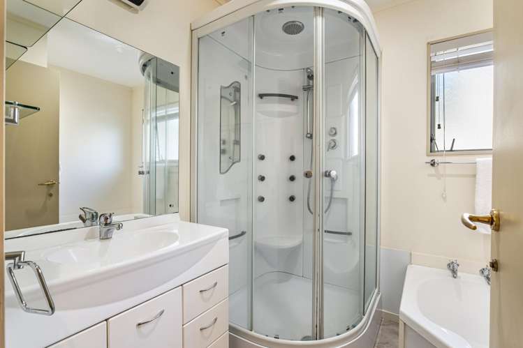 15/262 Centreway Road Orewa_13
