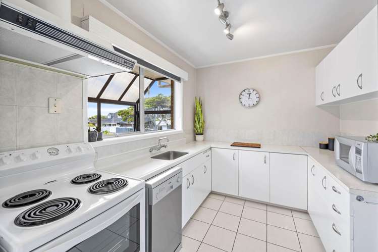 2/54 Luton Avenue Sunnyhills_8