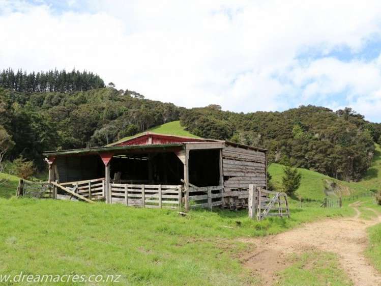 242 Owae Road Russell Surrounds_13