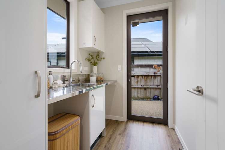 23 Hyatt Close Leamington_17