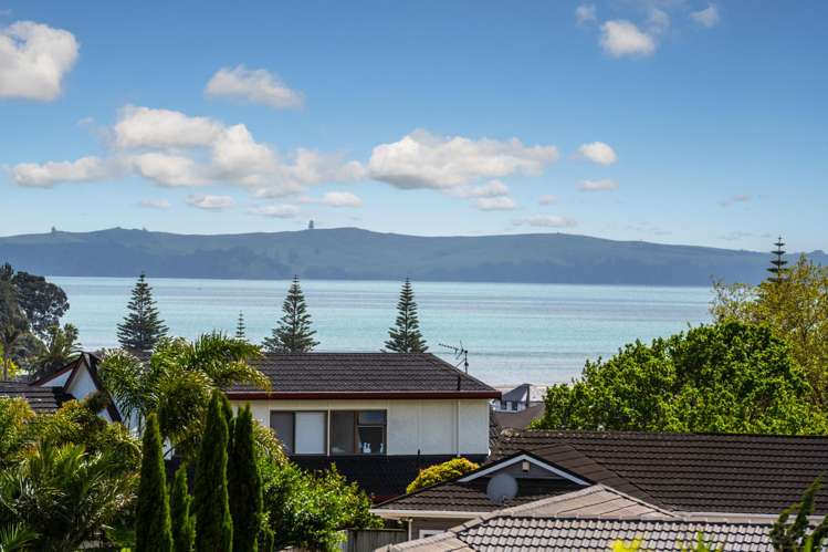 6 Dorrington Place Eastern Beach_2