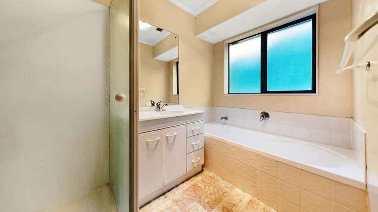 1 Lizzie Lane Clover Park_8