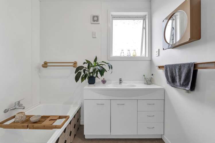 15B Mayfair Place Westown_11