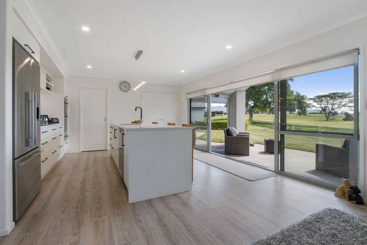 53 Arran Drive Aongatete_3