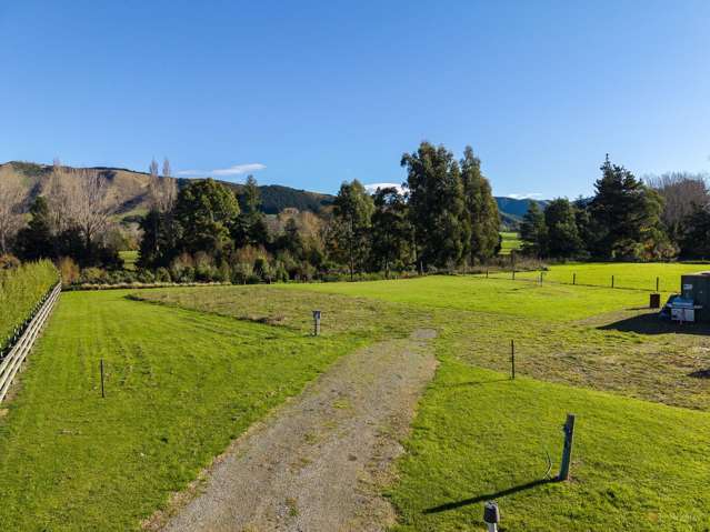 Lifestyle Section with Stunning Views - 5,287m2 of Opportunity!