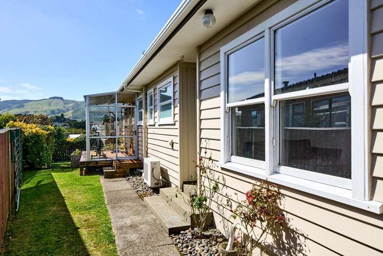 13 St Edmund Crescent Tawa_25