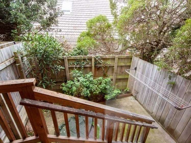 2/11 Gordon Place Newtown_8