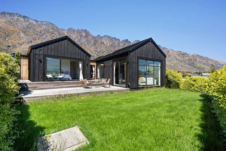 13 Falconer Rise Jacks Point_17