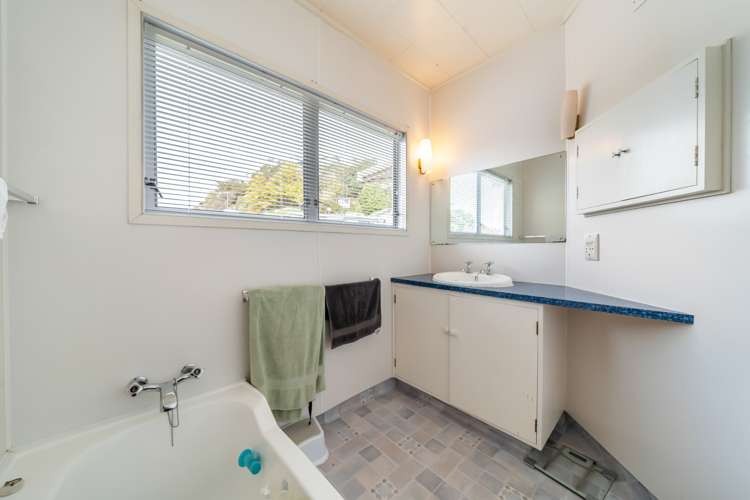 2 Leeward Drive Whitby_16